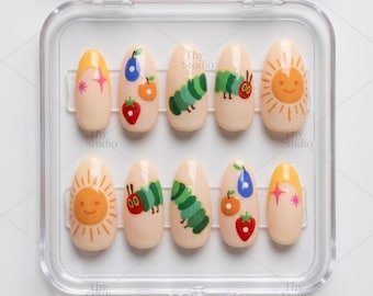 Karikatur-Raupen-Obst-Presse auf den Nägeln, spielerischer Sommer-Gel-Nagel-Satz