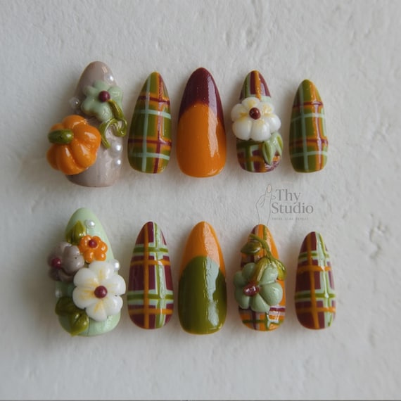 20 Fall Nail Ideas With Leaves, Plaid and Cozy Colors 14 Pumpkins and Plaid