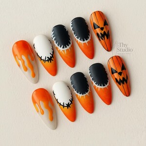 Handgemaakte Halloween-pers op nagels: spookachtig Jack O'Lantern-steekontwerp