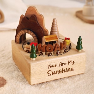 Caja de música de tren de madera con nombre grabado, regalo personalizado para baby shower, caja de música de madera, regalos para recién nacidos, primer cumpleaños