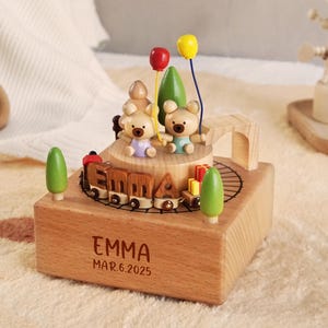 Caja de música de tren de madera con nombre grabado, regalo personalizado para baby shower, caja de música de madera, regalos para recién nacidos, primer cumpleaños