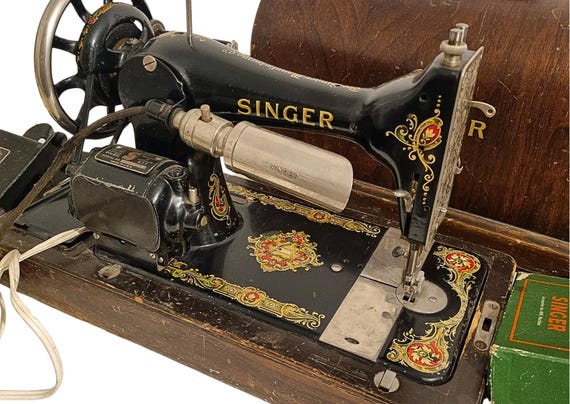 Vintage Singer Red Eye  Sewing Machine | 1924s Industrial | Antique Collector’s Item | Home Decor  | Original Lamp and Accessories