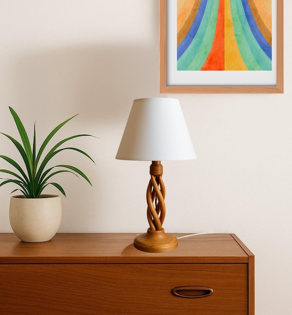 Mid-century table lamp with handmade twisted  oak lamp base, 1960s, Withe lampshade, Scandinavian Mid century Table Lamp av wooden