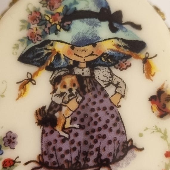 Vintage Holly Hobbie Porcelain Brooch, Gold-Plated Oval Pin, Collectible Jewelry