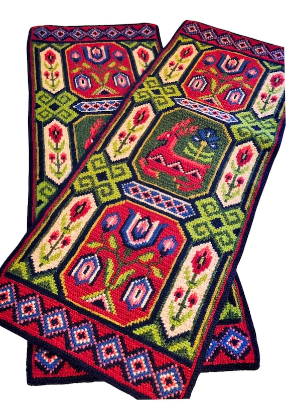 2 pieces Vintage Scandinavian Embroidered Wall Hanging Set – Floral Folk Art Textile with Iron Hanger, Nordic Bohemian Decor