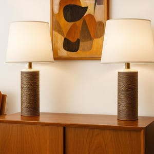 MCM Pottery, lampy stołowe Aage Rasmus Selsbo – unikatowa ceramika artystyczna z kamionki sgraffito, skandynawski design, Szwecja, lata 60. XX wieku