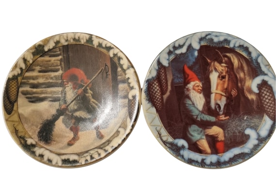 Scandinavian Christmas Tradition ,Arabia Finland Christmas plate Anders Olsson design , Wall Plate Christmas Winter Scene Gnome