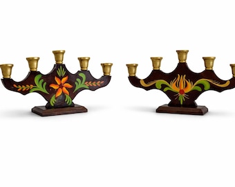Candelabros suecos (par) pintados a mano, Kurbits Dalarna, arte popular, madera, década de 1960.