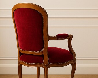 Fauteuil Louis XVI – Velours Rouge Damassé, Bois Doré, Accoudoirs