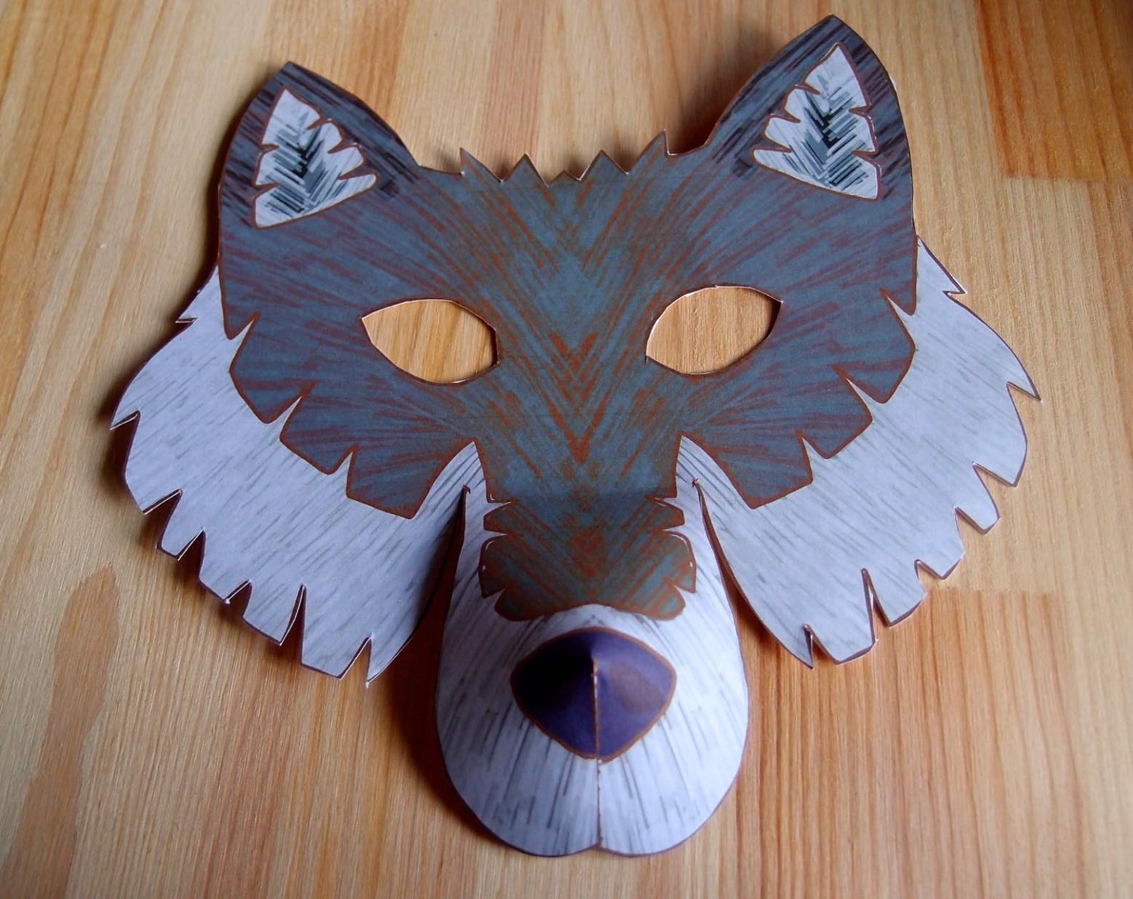 Маска волка из бумаги. Картонная маска волка. Маска волка объемная. Маска из картона «волк».