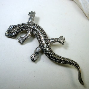 Pewter LIZARD Pin,  Vintage Reptile Brooch..1980s Canada Written in Cast ..Unused  Metal Salamander