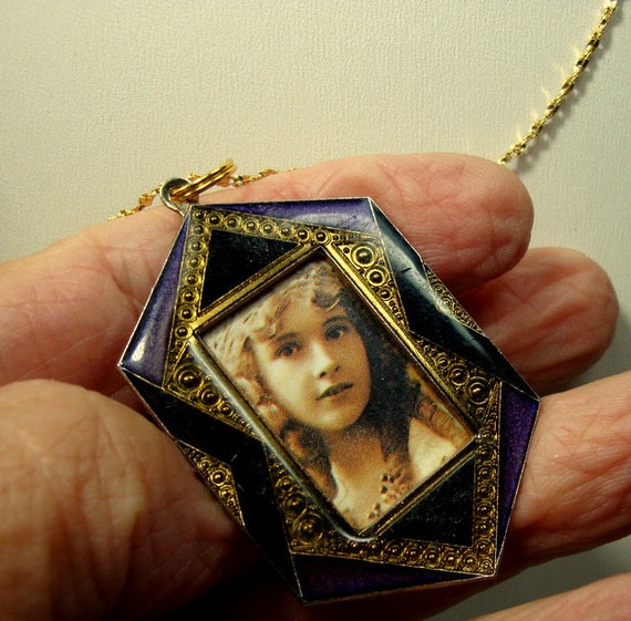 ART DECO Guilloche Photo Pendant by REO on Goldto… - image 5