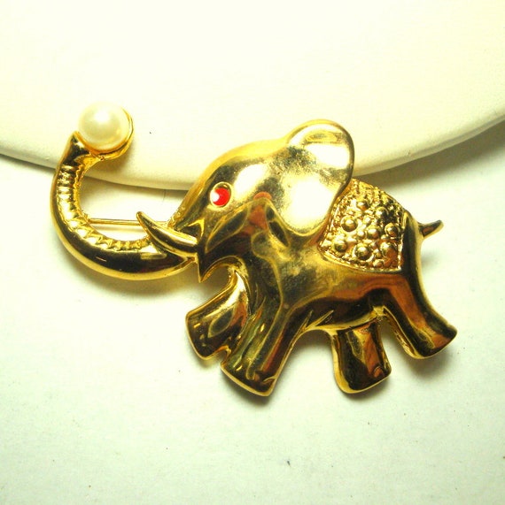 SALE, Gold Elephant Pin, Trunk Up for Good Luck Ho