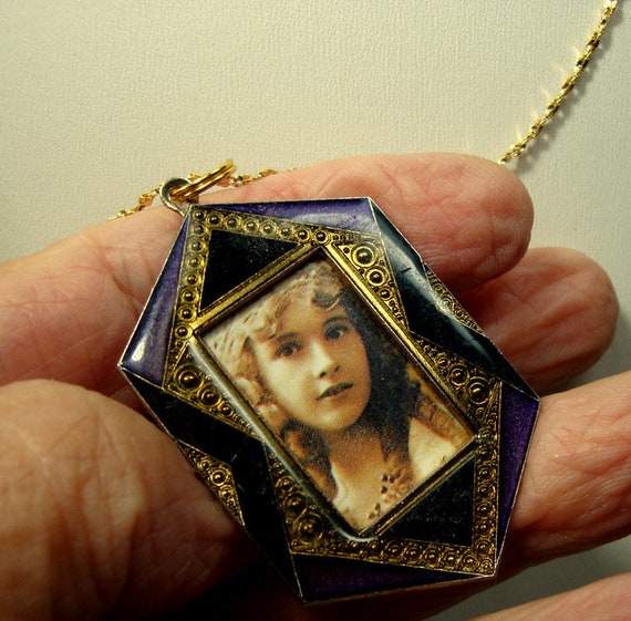 ART DECO Guilloche Photo Pendant by REO on Goldto… - image 9