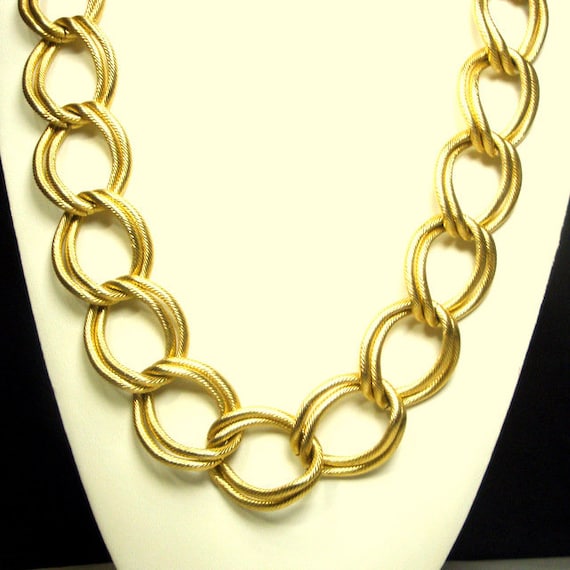 28" Bold Goldtone Double Link Chain, Ligtweight, … - image 2