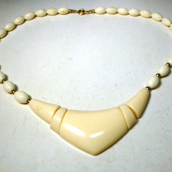 CREAM Resin BIB Choker Necklace, Gold Accents, 80s MOD, Looks Unused, Travel Necklace, Lightweight,  Clean & Gift Worthy Vintage Retro Sweet