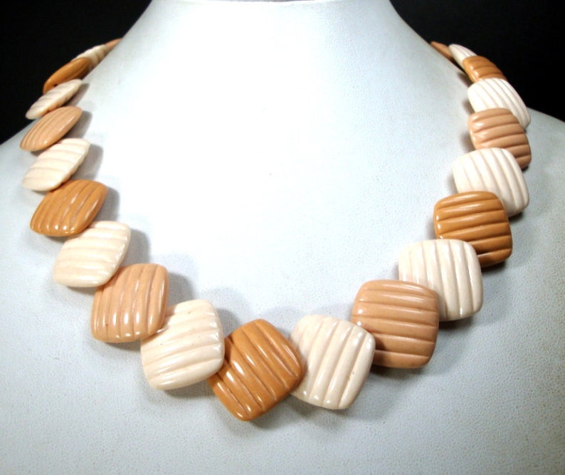 Sale, AVON NECKLACE, Vintage Resin Striped Squares, Geometric Design, Tan & 2 Tones of Peach Mod 1970s Plastic Jewelry image 7