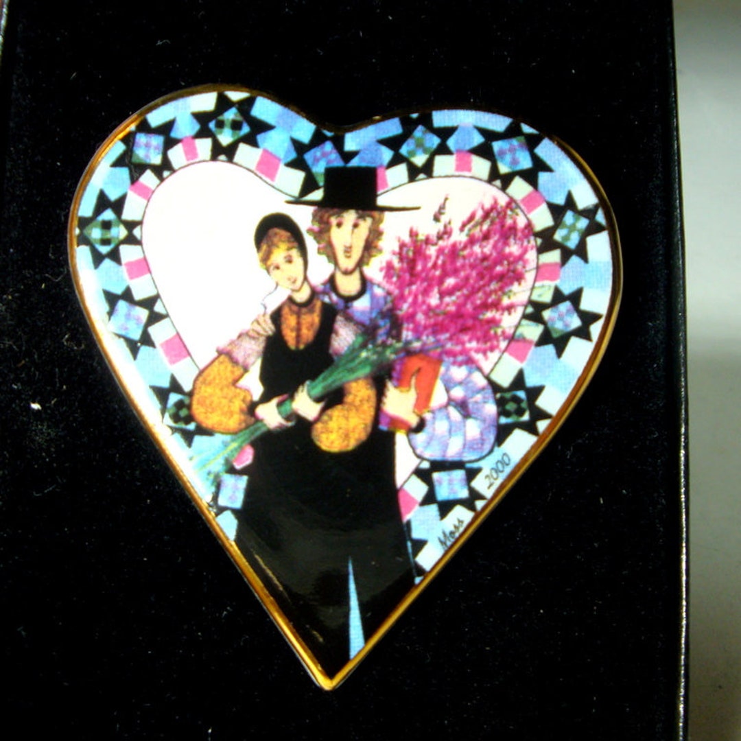 P Buckley Moss Porcelain Heart Brooch: Amish Couple, Story of Love