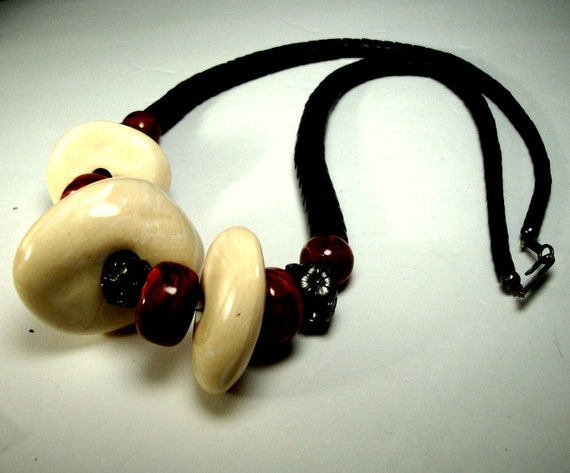 Mans Black Coco Shell DISC Necklace w Large Abstr… - image 8