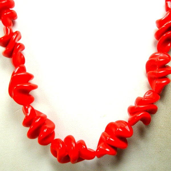 SALE, Red Plastic Bead Necklace, Single Strand  1960s , Just Cute Mid Century Look with Simple Free Wire Earrings Thrown in...