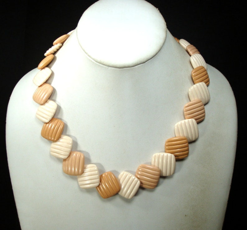 Sale, AVON NECKLACE, Vintage Resin Striped Squares, Geometric Design, Tan & 2 Tones of Peach Mod 1970s Plastic Jewelry image 4