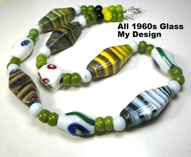 Collier Vintage Années 40/60 En Perles De Verre Jaune Opalescent - Longueur Mi-Longue