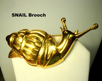 SNAIL  Brooch, Goldtone Shiny Metal Pin, Seashell Denizen, Gardeners Blight
