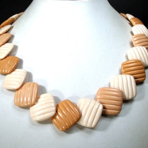 Sale, AVON NECKLACE, Vintage Resin Striped Squares, Geometric Design, Tan & 2 Tones of Peach Mod 1970s Plastic Jewelry image 2