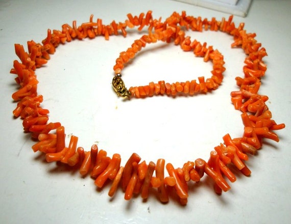 16 Vintage Coral Necklace Colorful Graduated Discs with Barrel Clasp
