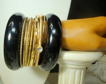 BANGLES, Striking Black & Goldtone Lot of 11 Vintage Bracelets, 2 Classic, Black Resin 1960s Hong Kong Unused, 9 Shiny Gold , One has Pearls