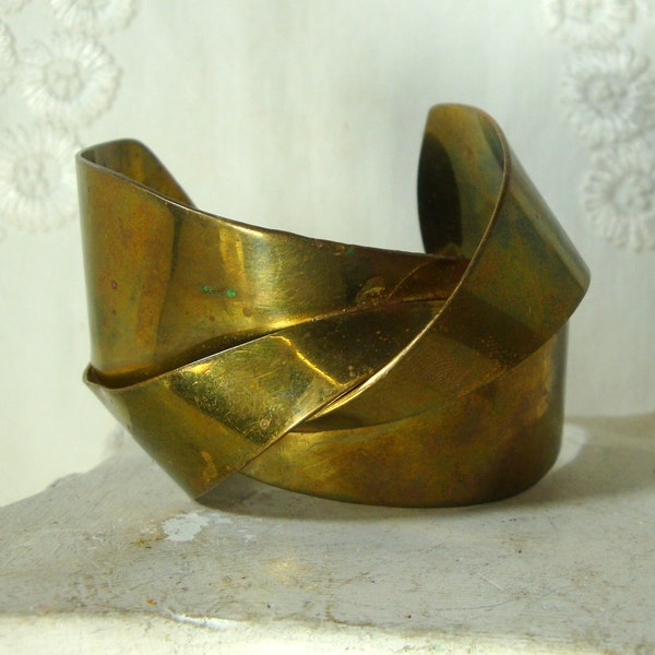 Vintage Brass Twist Cuff 1980s, Indian Craftsman Style, Heavy Gauge Metal Bracelet, Handwrought Origami, Classic, Tribal, Ethnic, Woodstock