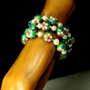 GORGEOUS Green Cloisonne Bead Bracelet with White Pearls & Goldtone Links, Oh LA LA, What A Beauty!!!! 3 Full Strands