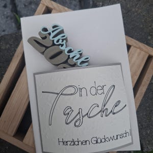 Glückwunschkarte „Abschluss in der Tasche“ | Karte zum Schulabschluss mit 3D-Schriftzug „Abschluss 2025“ | Handgemacht & originell