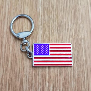 United States Flag Keychain, Metal US Flag Keychain, Patriotic USA Keychain Gift, American Flag Metal Keychain, Metallic Flag Enamel Gift