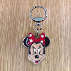 Minnie mouse Metal Keychain, Color Enamel Keyring, Cartoon Girl Keychain Gift, Retro Classic Flat Lightweight Metallic Keychain