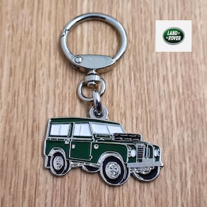 Land Rover Series Keychain, Classic Car Pendant, Metal Enamel Keychain, Retro Automotive Collectable Keychain Gift, Car Lover Gift Keychain