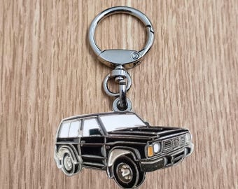 Nissan Patrol GR Keychain, Classic Car Pendant, Metal Enamel Keychain, Retro Automotive Collectable Keychain Gift, Car Lover Gift Keychain