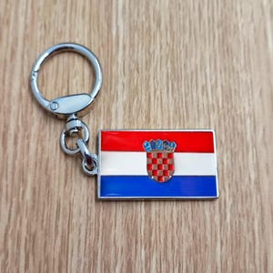 Flag Croatia keychain pendant Metal enamel color classic flags of countries. Ring with rotating spring. Keychain for gift.