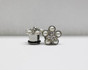 00G - 10mm Single Flare Beautiful Crystal Pearl Flower Plugs