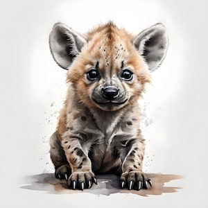 Puede incluir: Una pintura de acuarela de un lindo cachorro de hiena con pelaje marrón y negro. La hiena está sentada sobre un fondo blanco con salpicaduras de acuarela.