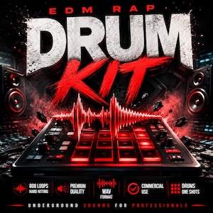 Può includere: Grafica di produzione musicale digitale con le parole "DRUM KIT" in bianco e rosso, con un grafico a forma di onda sonora. L'immagine include il testo che recita "808 Loops Hard Hitting", "Premium Quality", "WAV Format", "Commercial Use" e "Drums One Shots".
