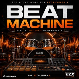 Könnte beinhalten: Werbebild für eine Soundbank mit dem Text "BEAT MACHINE" in großen weißen und orangefarbenen Buchstaben. Darunter steht "ELECTRO ACOUSTIC DRUM PRESETS". Ein Schlagzeug und ein Mischpult sind zu sehen. Für EZdrummer 3.