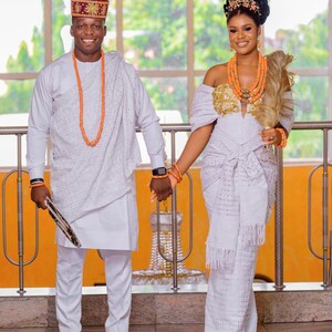 Traditionele Afrikaanse bruidsoutfit: korsetjurk Agbada-kanten set