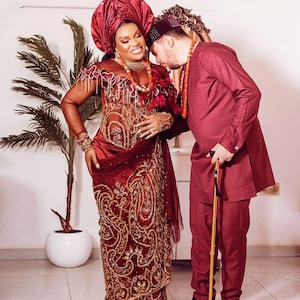 Traditionele Afrikaanse bruidsoutfit: korsetjurk Agbada-kanten set