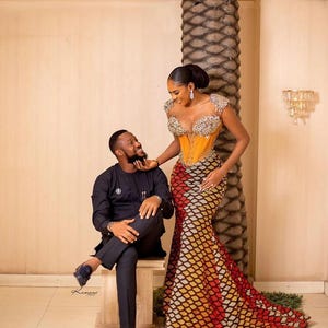 Afrikaanse outfit voor koppels: trouwjurk Ankara, bijpassende kleding