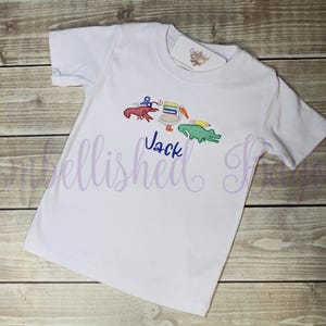 Camiseta de regreso a clases con diseño de animales del pantano cajún con boceto de nombre, cangrejo de río, caimán y pelícano para niñas o niños, personalizada con nombre imagen 6