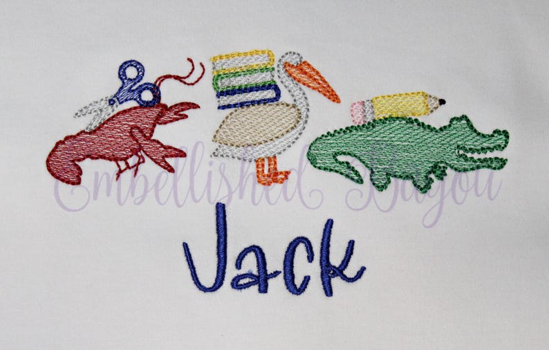 Camiseta de regreso a clases con diseño de animales del pantano cajún con boceto de nombre, cangrejo de río, caimán y pelícano para niñas o niños, personalizada con nombre imagen 4