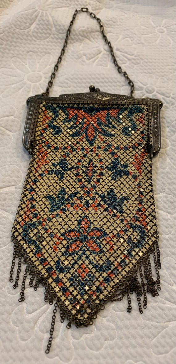 VINTAGE MANDALIAN PURSE - Wonderfully detailed flapper era mesh purse with chain.