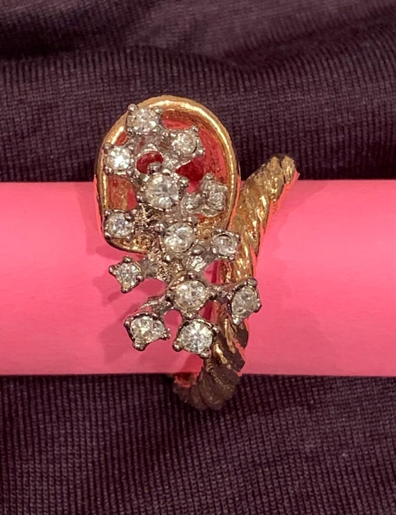 Rhinestone Cornucopia Ring: Gold Toned Statement … - image 1