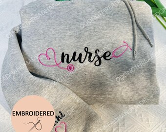 Individuell besticktes Krankenschwester-Sweatshirt: Personalisierter Herz-Crewneck
